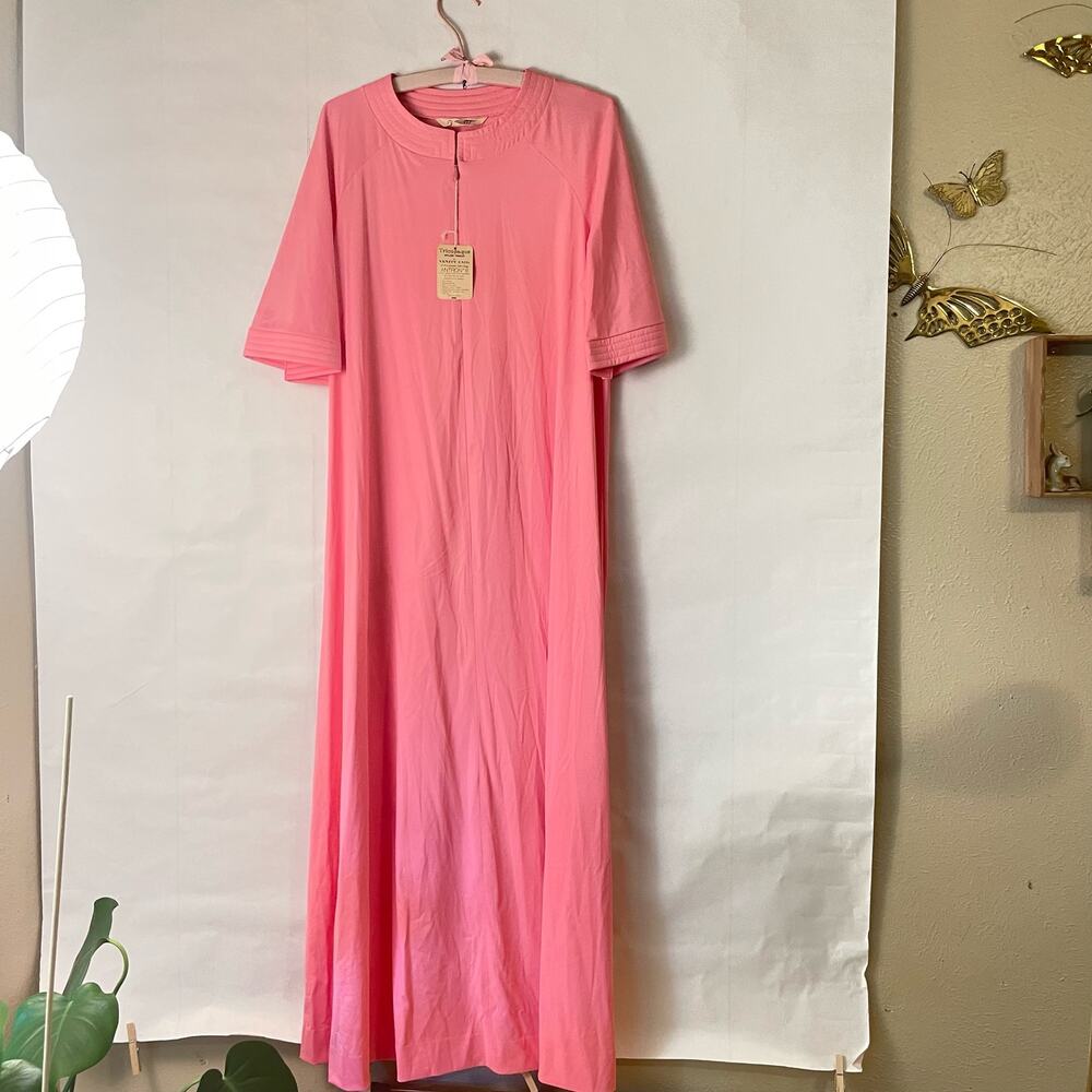 Deadstock NOS Vintage Vanity Fair Barbie Pink Zipper 3/4 Sleeve Housecoat 70s